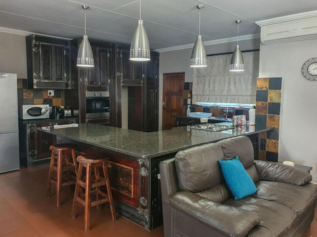Micasa Sucasa Guesthouse Lephalale Bagian luar foto